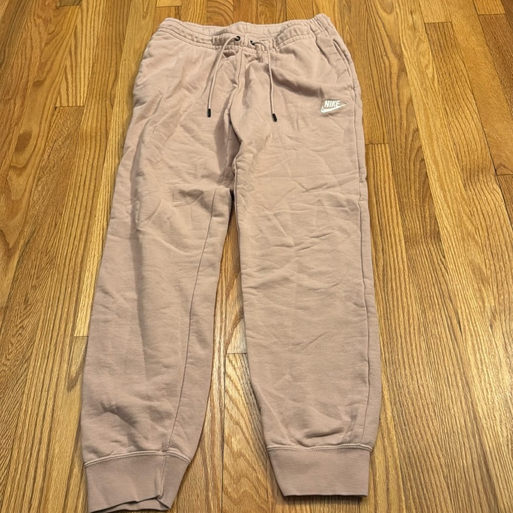 Pink women’s size medium Nike sweatpants no stains no tags